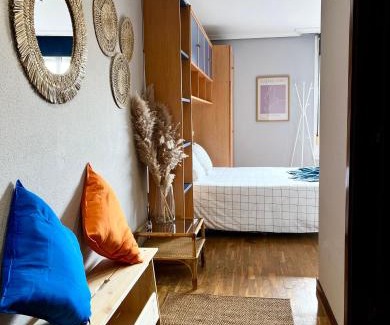 Las Campas y San Claudio Apartment | Cozy Studio in La Florida: Family-Friendly Retreat