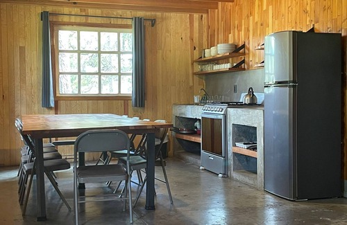 Pueblo Nuevo Cabin | Relax at Encantadora Cabaña del Lago near Parque La Pirámide