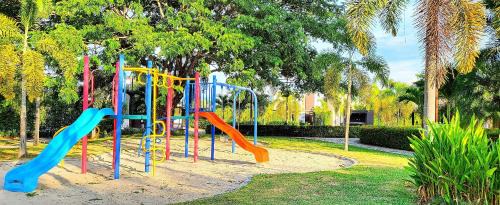 Ricaurte House | Beautiful CASA with Private Pool, Pet-Friendly & 10/10 Rating
