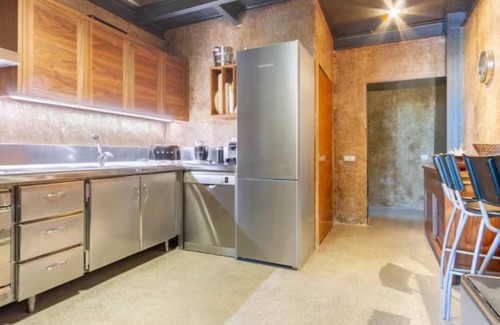 San Martin Sarroca House | Relaxing Masía with Pool Amidst Vineyards and Wineries