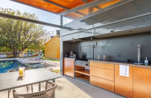 San Martin Sarroca House | Relaxing Masía with Pool Amidst Vineyards and Wineries