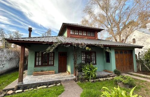 Bosque Peralta Ramos House | Enchanting Casa Bosque Peralta Ramos: Pet-Friendly Oasis
