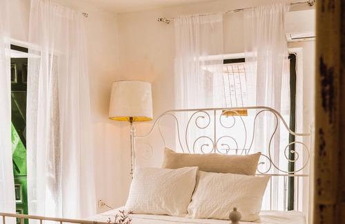 Canillas de Aceituno Bed & Breakfast | Exceptional Encanto Guesthouse: Pool, Breakfast & Family-Friendly