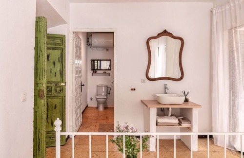 Canillas de Aceituno Bed & Breakfast | Exceptional Encanto Guesthouse: Pool, Breakfast & Family-Friendly