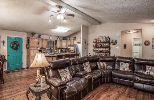 Ruidoso House | Enchanting Encanto: Family-Friendly Getaway Awaits