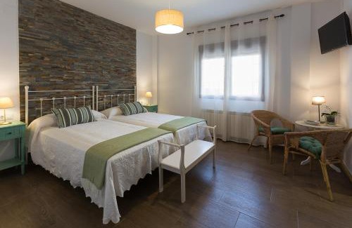 Malpartida de Plasencia House | Experience Encantos De Monfragüe: Oceanfront Bliss & 5 Stars
