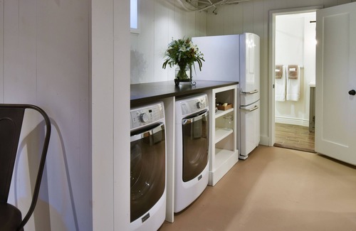 Manhattan Cottage | Beautiful Cottage Next to K-State with Spa & Hot Tub
