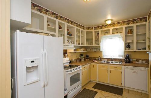 Seaview House | Pet-Friendly Enchanted Cottages by the Sea - Rated 8.9/10