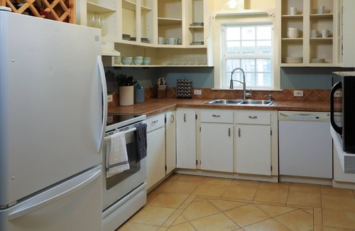 Seaview Cottage | Cozy Enchanted Cottages - Oceanfront Retreat with Pets Welcome