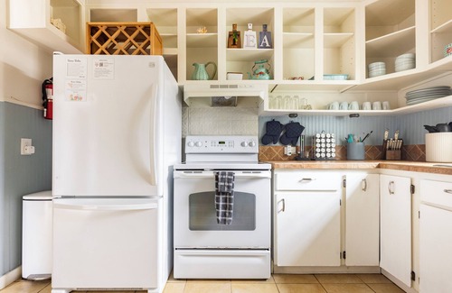 Seaview Cottage | Cozy Enchanted Cottages - Oceanfront Retreat with Pets Welcome