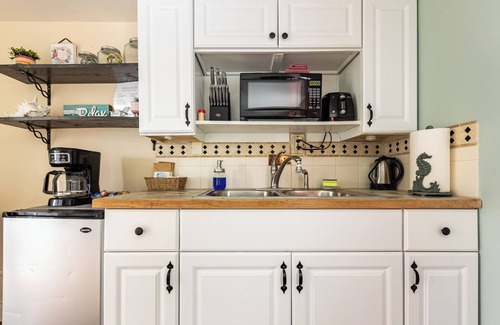 Seaview Cottage | Cozy Enchanted Cottages - Oceanfront Retreat with Pets Welcome