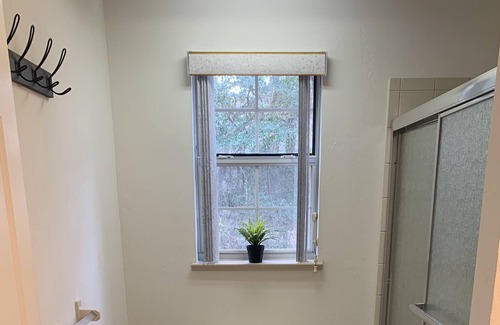 Silver Springs Cottage | Enchanted Forrest Cottage mins to Natural Springs, WEC, Downtown
