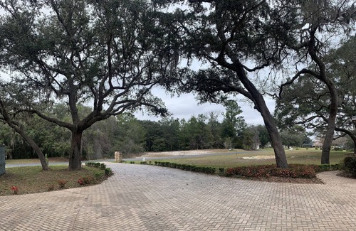 Silver Springs Cottage | Enchanted Forrest Cottage mins to Natural Springs, WEC, Downtown