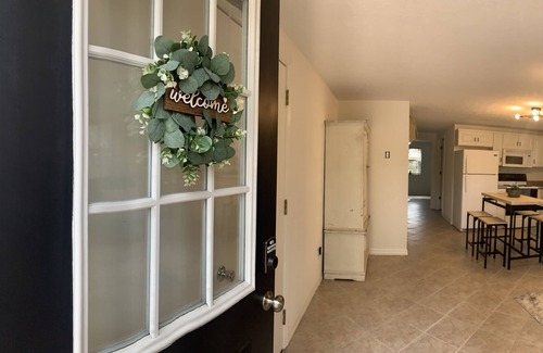 Silver Springs Cottage | Enchanted Forrest Cottage mins to Natural Springs, WEC, Downtown
