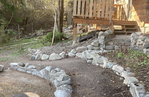 Central Okanagan Cabin | Idyllic Lakeview Garden Retreat with Oceanfront Amenities