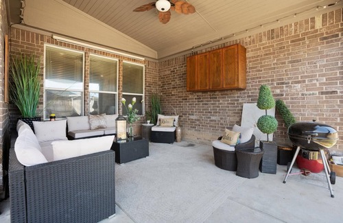 Austin House | Elegant Austin Retreat with Pool and Spa Amenities