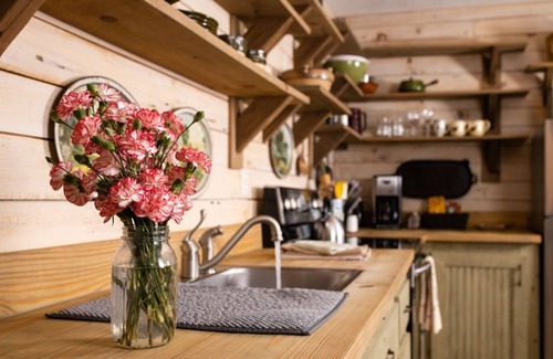 Purlear Cottage | Idyllic Mountain Cottage Escape with Breakfast & Scenic Trails