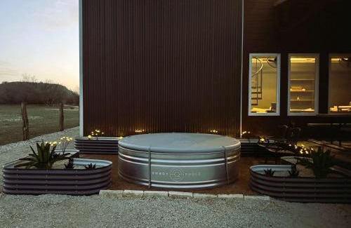 Fredericksburg House | Relaxing Ranch Overlooking Enchanted Rock with Hot Tub
