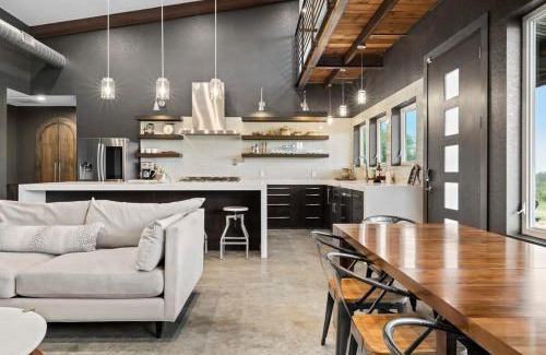 Fredericksburg House | Relaxing Ranch Overlooking Enchanted Rock with Hot Tub