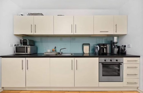 Hoxton West Condo | Enchanting 1-bedroom apartment in Shoreditch, London in architect building