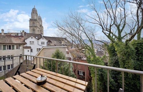 Old Town Apartment | Stylish 1BR Retreat with Lake Views in Central Zurich