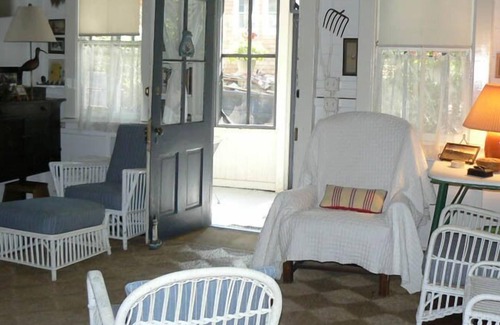 Ocean Beach Cottage | Enchanting 3 BR Home on a Beach Block - Now Booking for 2024 / Ocean Beach, NY
