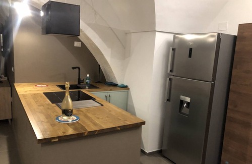Brindisi Histotic Center Apartment | Welcoming Stay in Brindisi with Spa & Breakfast Options