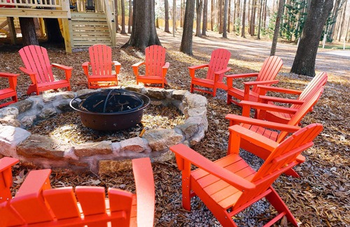 Franklinton Cabin | Cozy Cabin Treehouse Retreat with Fire Pit - Family Friendly!