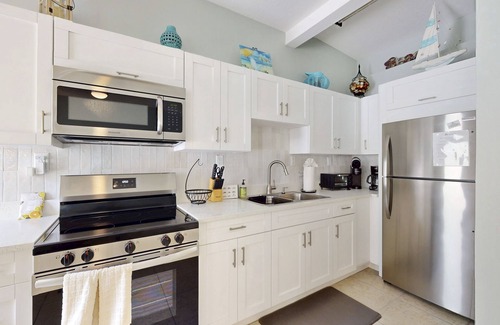 Indian Shores Condo | Perfect Oceanfront Condo with Full Kitchen & Pool Access