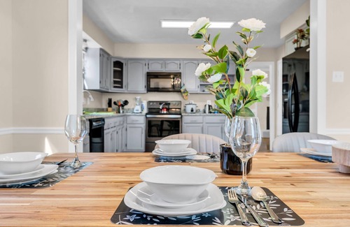 Sterling House | Enchanting Edge of Relaxation in Central Sterling - Spacious 6-bedroom house