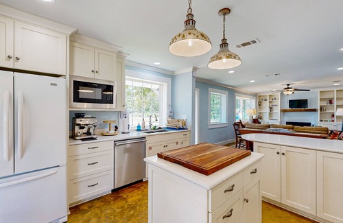Tylertown House | Enchanting farm stay with cozy fireplace, spacious grounds, & outdoor grilling