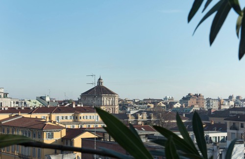 Milan Centre Apartment | Charming Flat with Terrace in Duomo & Fashion District