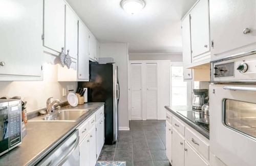 Mobile House | Pet-Friendly Forestwood Retreat with Top Guest Ratings