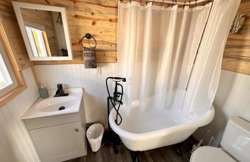 Ruch House | Charming Farmhouse & Tiny House Retreat for Families and Pets
