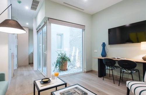 San Gil House | Enchanting Getaway Vacation! Minutes’ walk from Jardines Torre de los Perdigones