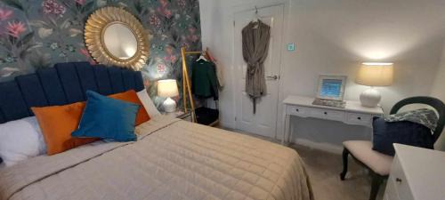 Walsden House | Budget-Friendly Retreat with Kitchen & Family Amenities