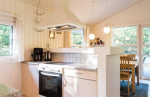 Henne House | Ideal Family Getaway: 4-Person Holiday Home in Henne