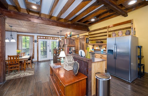 Pottsboro Cabin | Relaxing Lake Texoma Cabin with Hot Tub & Ocean Views
