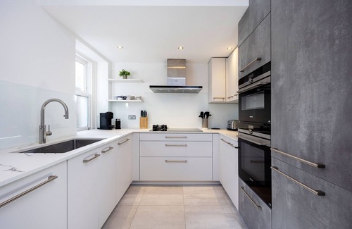 Belsize Apartment | Exceptional Stay at Enchanting Light with Spa & Kitchen