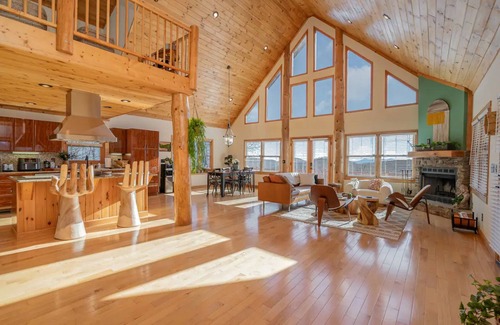 Old Fort House | Serene Mountain Retreat with Spa and Family Amenities