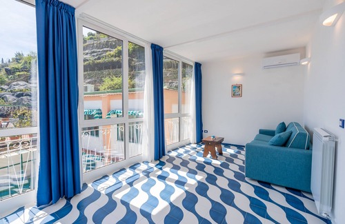 Minori Bed & Breakfast | Panoramic Suite Steps from the Sea - Family Friendly