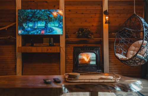 Yulan Ski Chalet | Pet-Friendly Riverfront A-Frame Cabin - Rated 10/10!