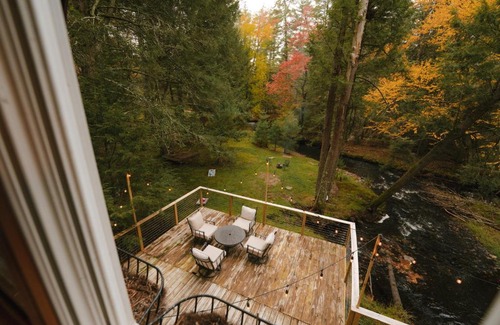 Yulan Ski Chalet | Pet-Friendly Riverfront A-Frame Cabin - Rated 10/10!