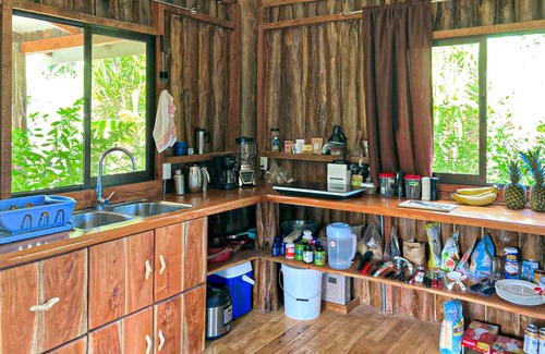 Canton Parrita Cabin | Cozy Rustic Cabin in Eco-Friendly Community with Spa