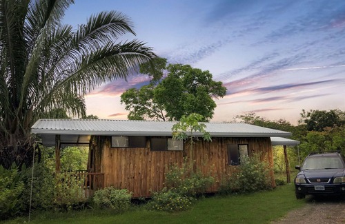 Canton Parrita Cabin | Cozy Rustic Cabin in Eco-Friendly Community with Spa