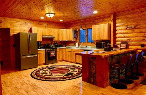 Johannesburg Cabin | Idyllic Retreat with Spa, Hot Tub & Nature Adventures
