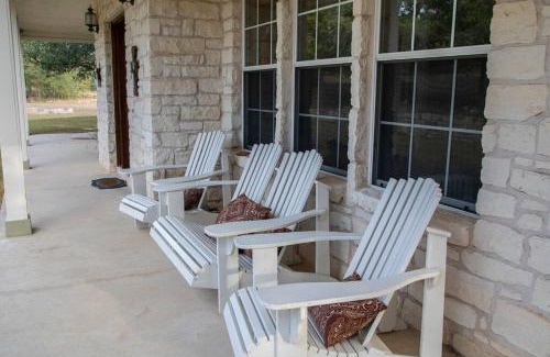 Austin Villa | Encino Viejo (Old Oak)-Ranch Style Home on 5 Acres