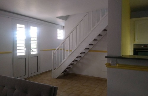 Destrellan House | Cozy Enclosed Villa Perfect for Groups of 8 Guests