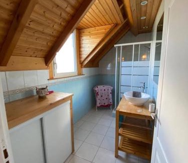 Bartres House | Pet-Friendly Retreat with High Guest Ratings: 8.9/10