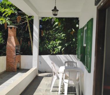 Lazaro Cabin | Pet-Friendly Encontro dos Mares Chalés with Pool & Family Fun
